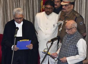 Bihar Governor Lalji Tandon administers oath of office to Patna High Court's new Chief Justice A P